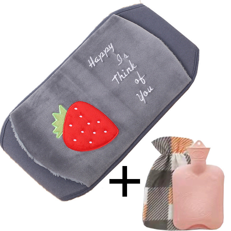 Bouillotte ceinture : housse peluche grise motif fraise avec poche à eau