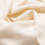 Détail de l’étole ALPAKA en baby alpaga, coloris blanc